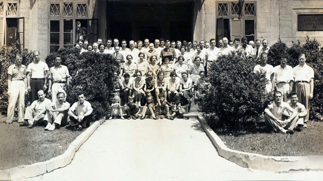 photo of Symposium group 1937