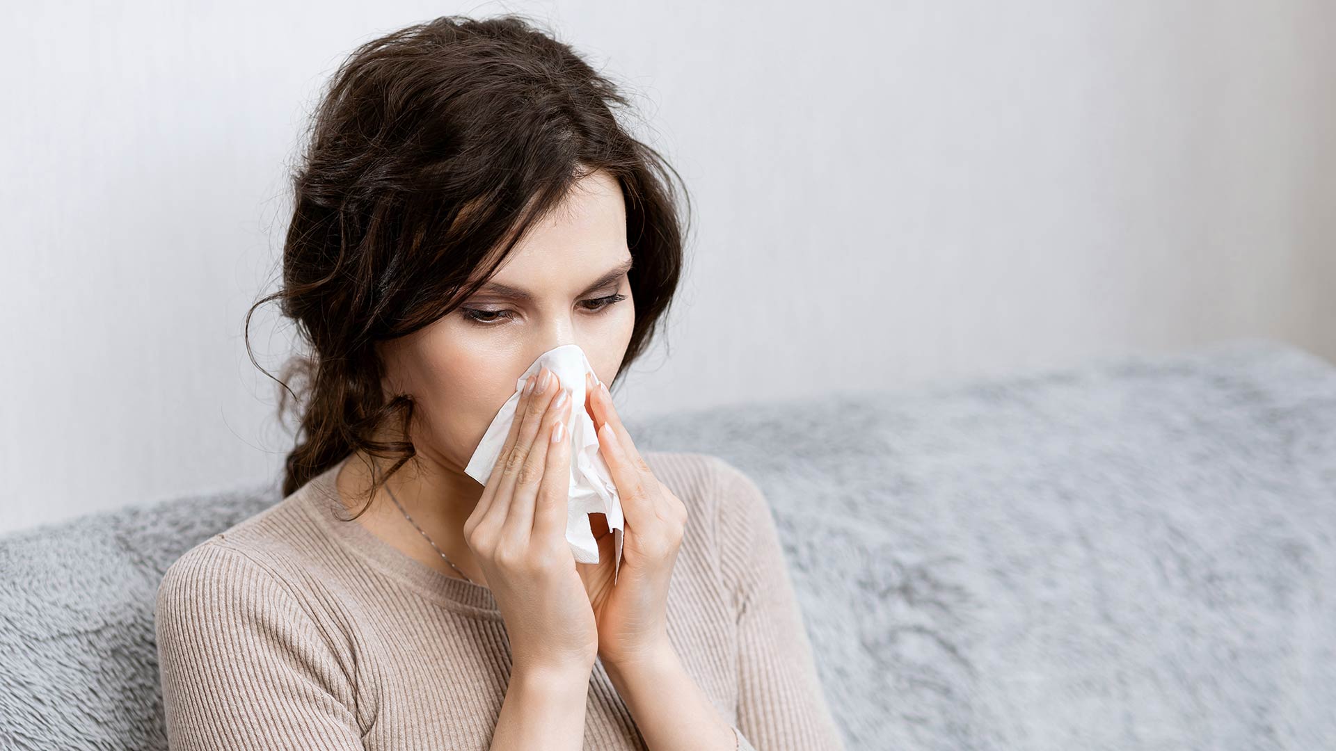 photo of sick woman with COVID-19