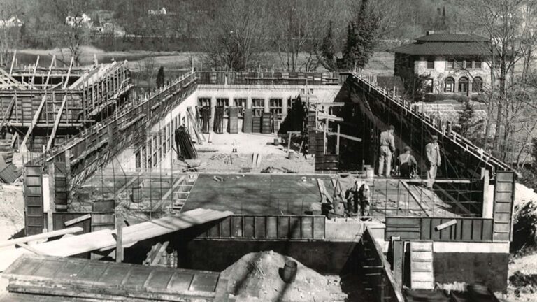 photo of Demerec Laboratory construction in 1952
